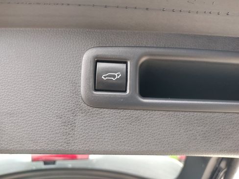 Used 2023 Toyota Highlander LE image 18