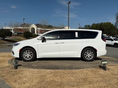 New 2026 Chrysler Pacifica Select