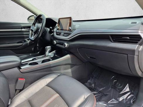 Used 2024 Nissan Altima 2.5 SR FWD image 21