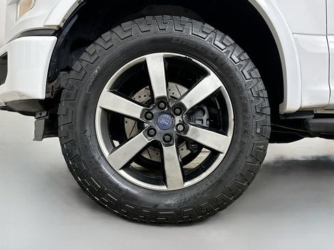Used 2016 Ford F150 XLT w/ Equipment Group 302A Luxury AWD/4WD image 38