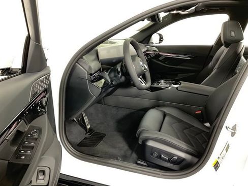 Used 2024 BMW i5 eDrive40i w/ M Sport Package RWD image 32