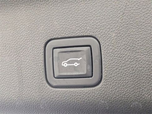 Used 2022 Chevrolet Tahoe LT w/ Luxury Package image 31