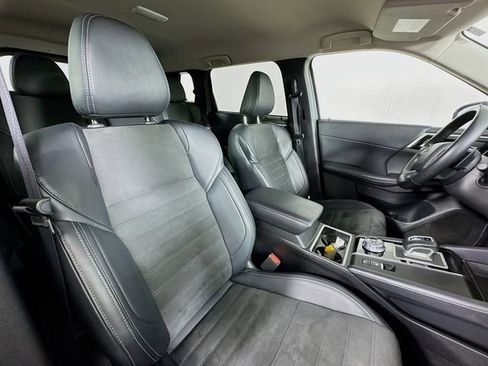 Used 2024 Mitsubishi Outlander SE AWD/4WD image 29