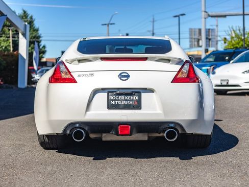 Used 2020 Nissan 370Z Coupe RWD image 8