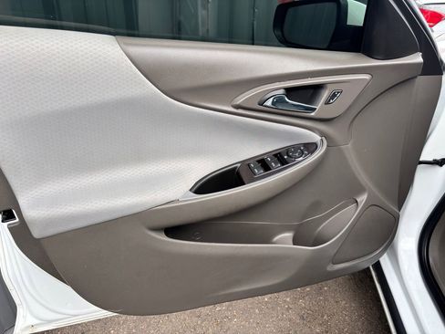 Used 2018 Chevrolet Malibu LT image 15