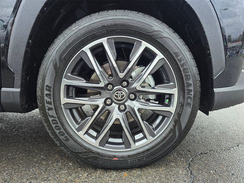 New 2026 Toyota Corolla Cross XLE image 9