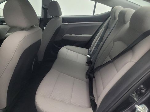 Used 2020 Hyundai Elantra SE FWD image 18