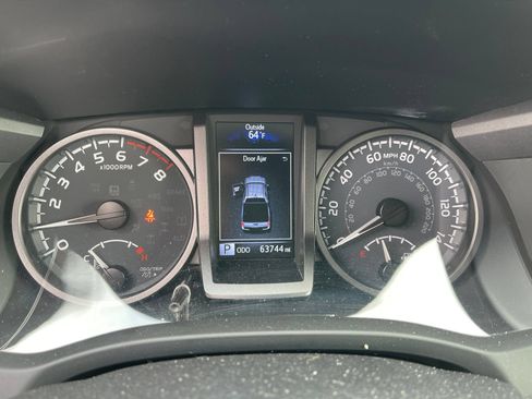 Used 2023 Toyota Tacoma TRD Off-Road w/ Advanced Technology Package AWD/4WD image 6