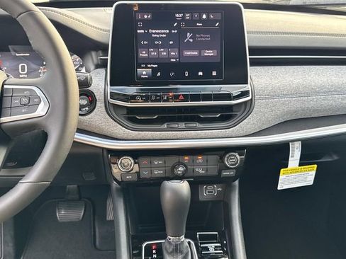 New 2026 Jeep Compass Latitude image 15