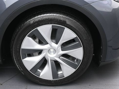 Used 2023 Tesla Model Y Long Range AWD/4WD image 34