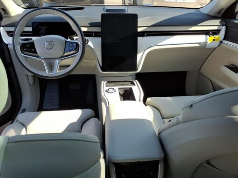 New 2025 Volvo EX90 Ultra w/ Protection Package Premier image 9