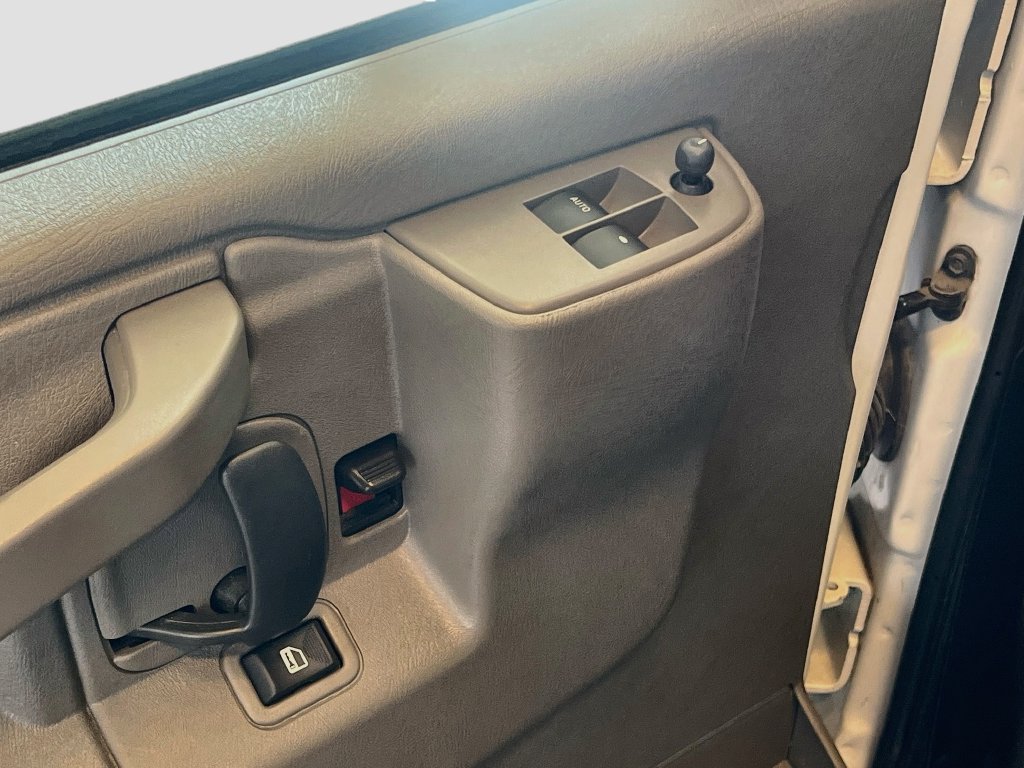 Used 2025 Chevrolet Express 2500 w/ Driver Convenience Package RWD image 17