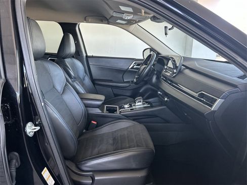 Used 2024 Mitsubishi Outlander SE image 32