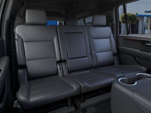 New 2026 Chevrolet Suburban LT w/ Sun And Tow Package AWD/4WD image 18