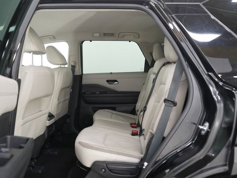 Used 2023 Nissan Pathfinder SL image 19