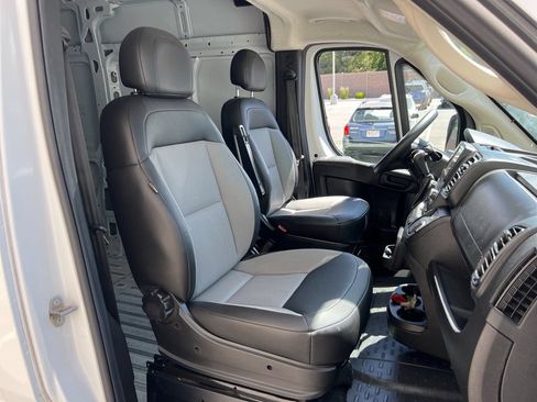 Used 2025 RAM ProMaster 2500 w/ Convenience Group FWD image 21