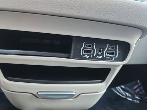 Used 2024 Chrysler Pacifica Touring-L image 23