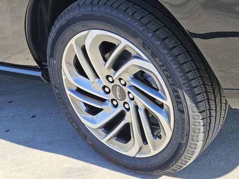 New 2025 Lincoln Navigator Reserve image 8