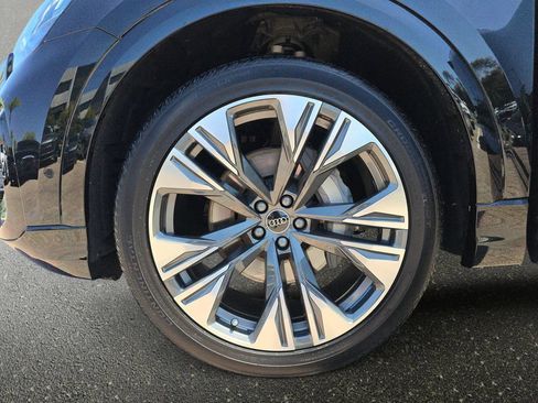 Certified 2025 Audi Q8 Premium AWD/4WD image 36