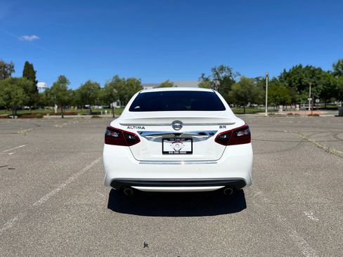 Used 2017 Nissan Altima 2.5 SR FWD image 6