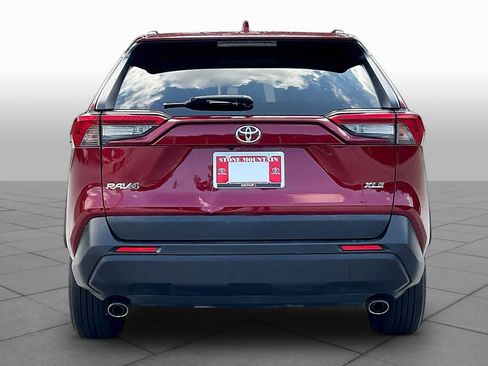 Used 2019 Toyota RAV4 XLE FWD image 5