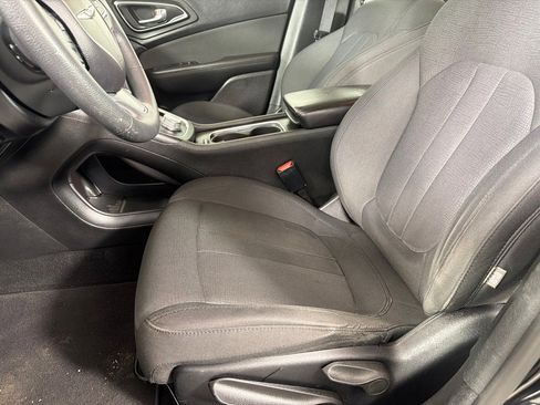 Used 2016 Chrysler 200 Limited FWD image 8