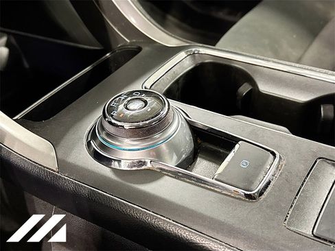 Used 2020 Ford Fusion SE image 18