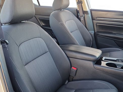 Used 2024 Nissan Altima 2.5 SV image 30