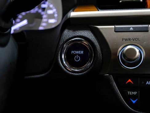 Used 2013 Lexus ES 300h w/ Premium Pkg image 28