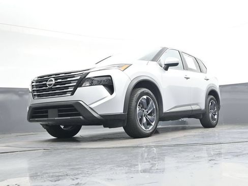 Used 2025 Nissan Rogue SV FWD image 40