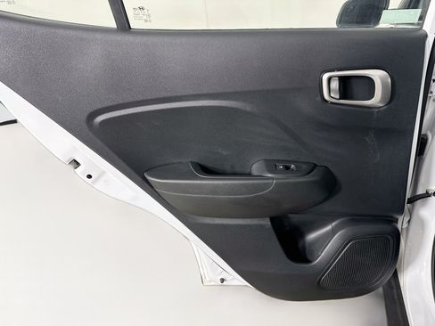 Used 2025 Hyundai Venue SEL FWD image 25