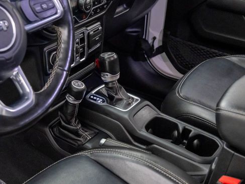 Used 2022 Jeep Wrangler Unlimited Sahara w/ Cold Weather Group image 13