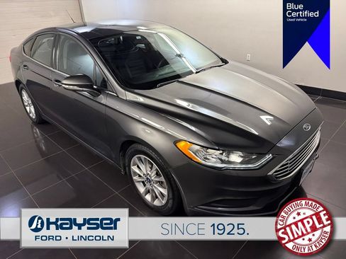 Certified 2017 Ford Fusion SE FWD image 1