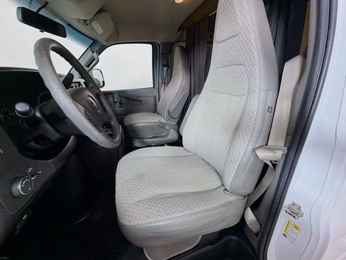 Used 2017 Chevrolet Express 2500 RWD image 12