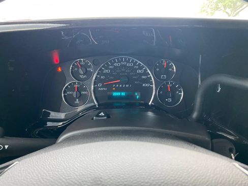 Used 2025 Chevrolet Express 2500 Extended w/ Driver Convenience Package RWD image 34