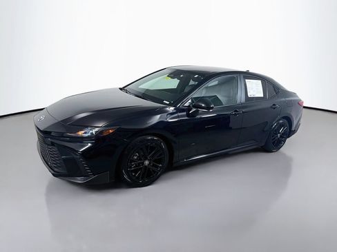 Used 2026 Toyota Camry SE FWD image 3