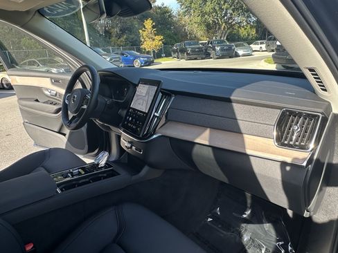 Used 2025 Volvo XC90 B6 Plus image 33