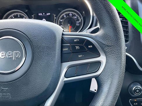Used 2019 Jeep Cherokee Latitude w/ Popular Appearance Group AWD/4WD image 19