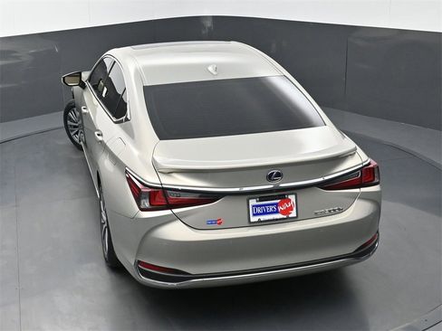 Used 2021 Lexus ES 300h w/ Premium Package image 35