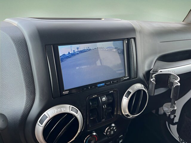 Used 2018 Jeep Wrangler Unlimited Sahara w/ Max Tow Package AWD/4WD image 17