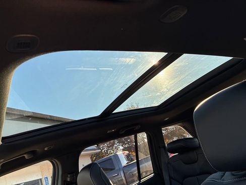 New 2025 Jeep Grand Cherokee Limited w/ Luxury Tech Group II image 22