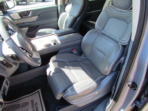 Used 2019 Lincoln Navigator L Black Label w/ Cargo Package AWD/4WD image 10