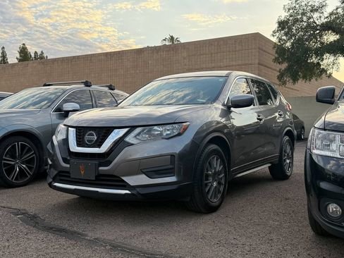 Used 2018 Nissan Rogue S FWD image 2