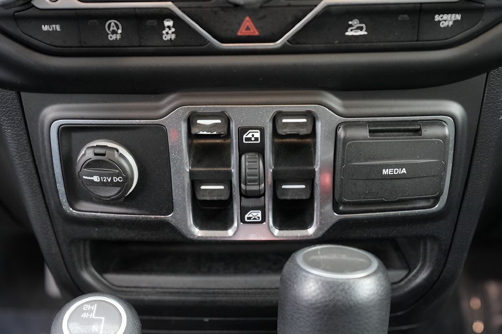 Used 2021 Jeep Gladiator Sport AWD/4WD image 32