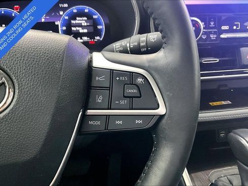 Used 2024 Toyota Highlander Platinum FWD image 26