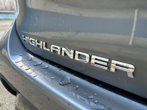 Used 2025 Toyota Highlander Limited image 31