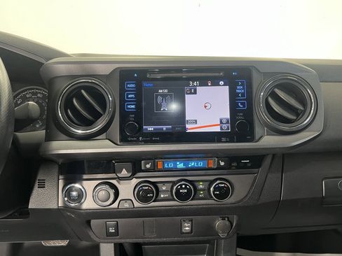 Used 2017 Toyota Tacoma TRD Sport image 12