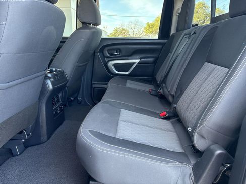 Used 2023 Nissan Titan SV w/ SV Convenience Package image 11