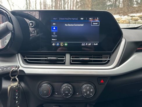 Used 2024 Chevrolet Trax RS w/ Sunroof Package image 20