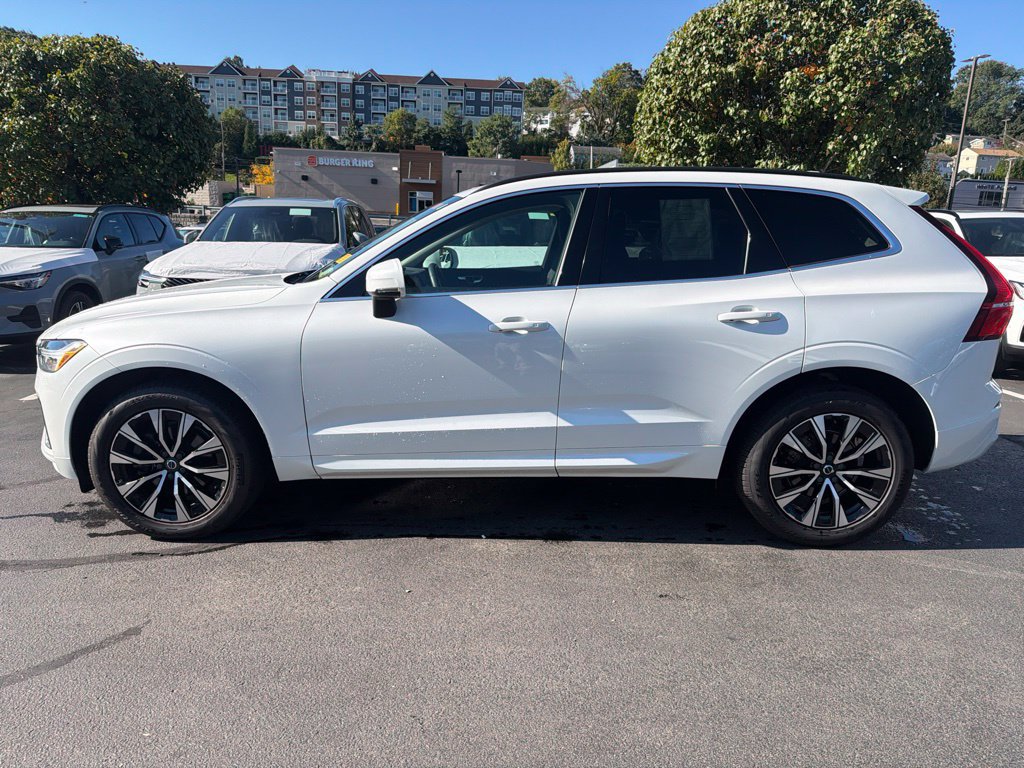 Used 2023 Volvo XC60 B5 Core AWD/4WD image 3